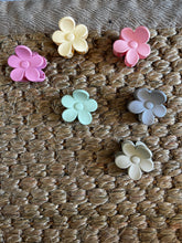 Load image into Gallery viewer, Mini Flower Clips
