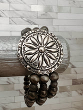 Load image into Gallery viewer, Navajo Pearl Beaded Bracelet
